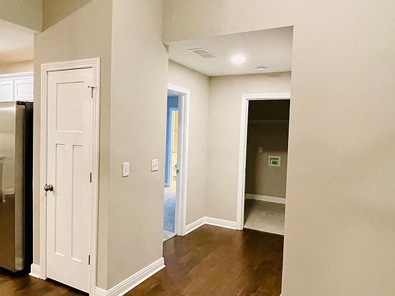 5th image of 770 Sagittarius Ave
