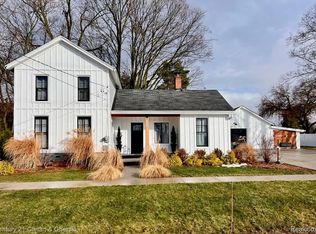 210 Center St, Fenton, MI 48430