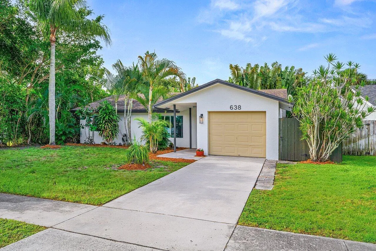 3 bed, 2.0 bath, 1374 sqft, $3,600 — Photo 3