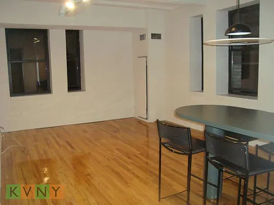 Rented by KVNY Soho | media 18