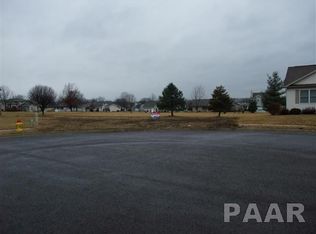 2413 Delaware St, Pekin, IL 61554