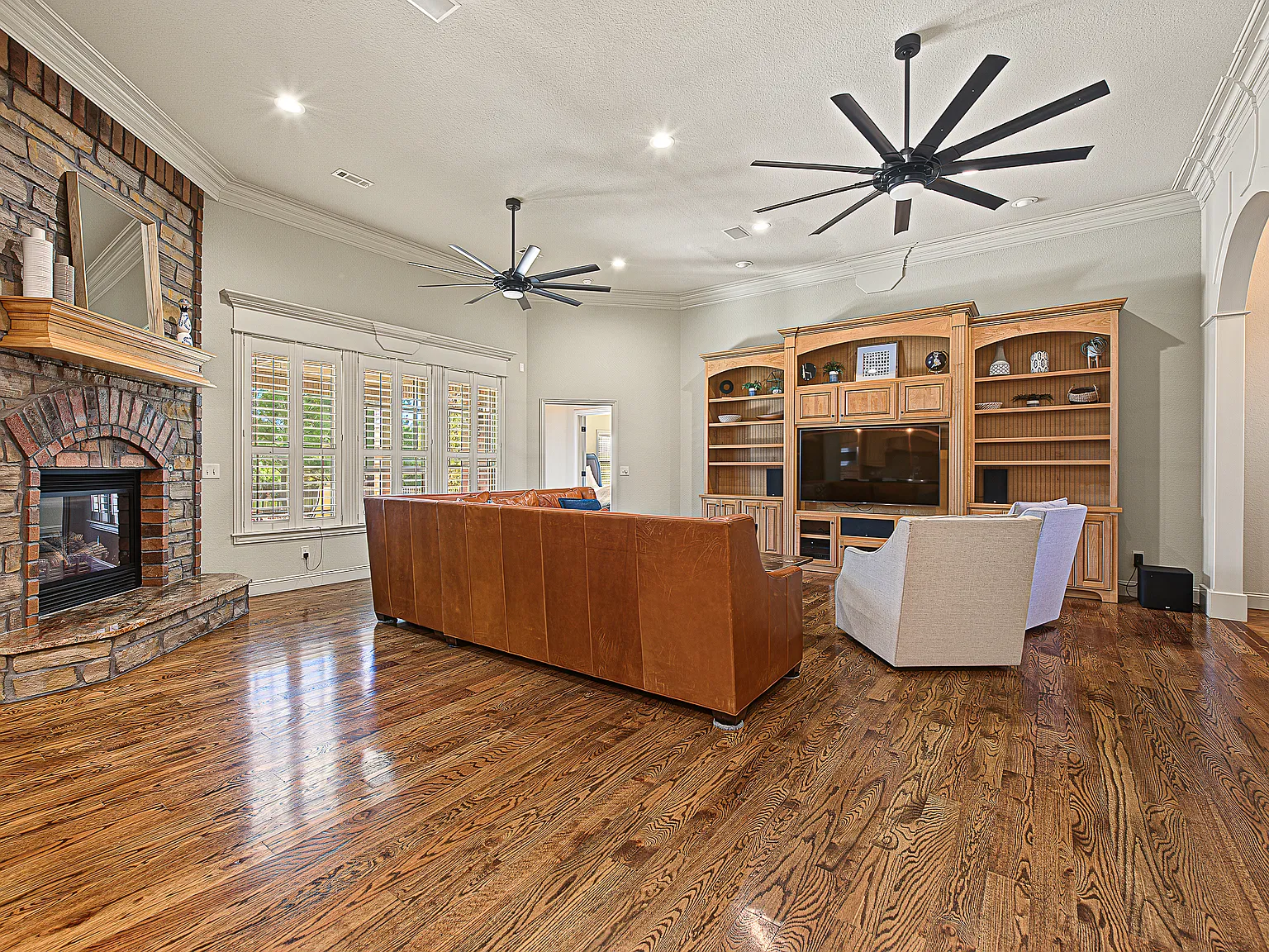 5 bed, 3700 sqft, $5,700 — Photo 3