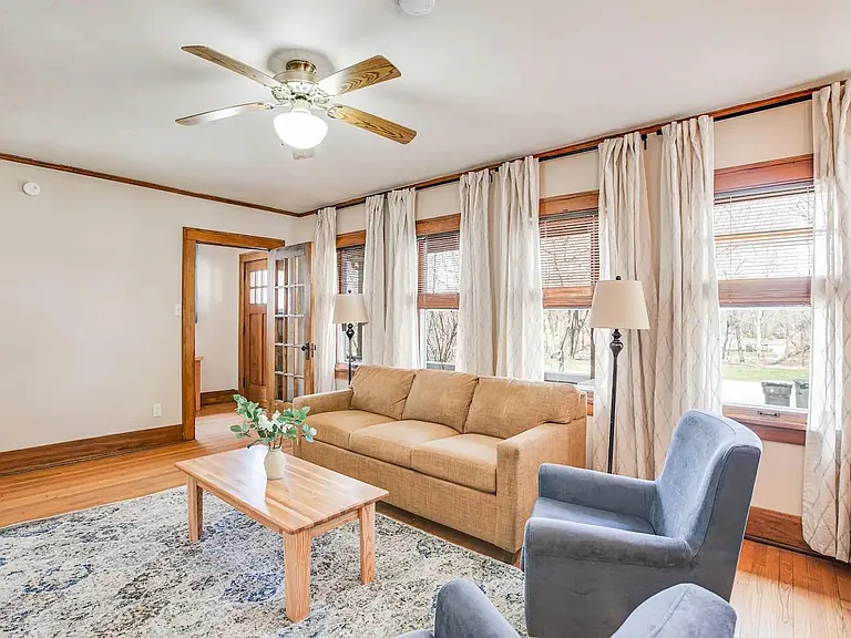 1033 Riverside Dr — Photo 3
