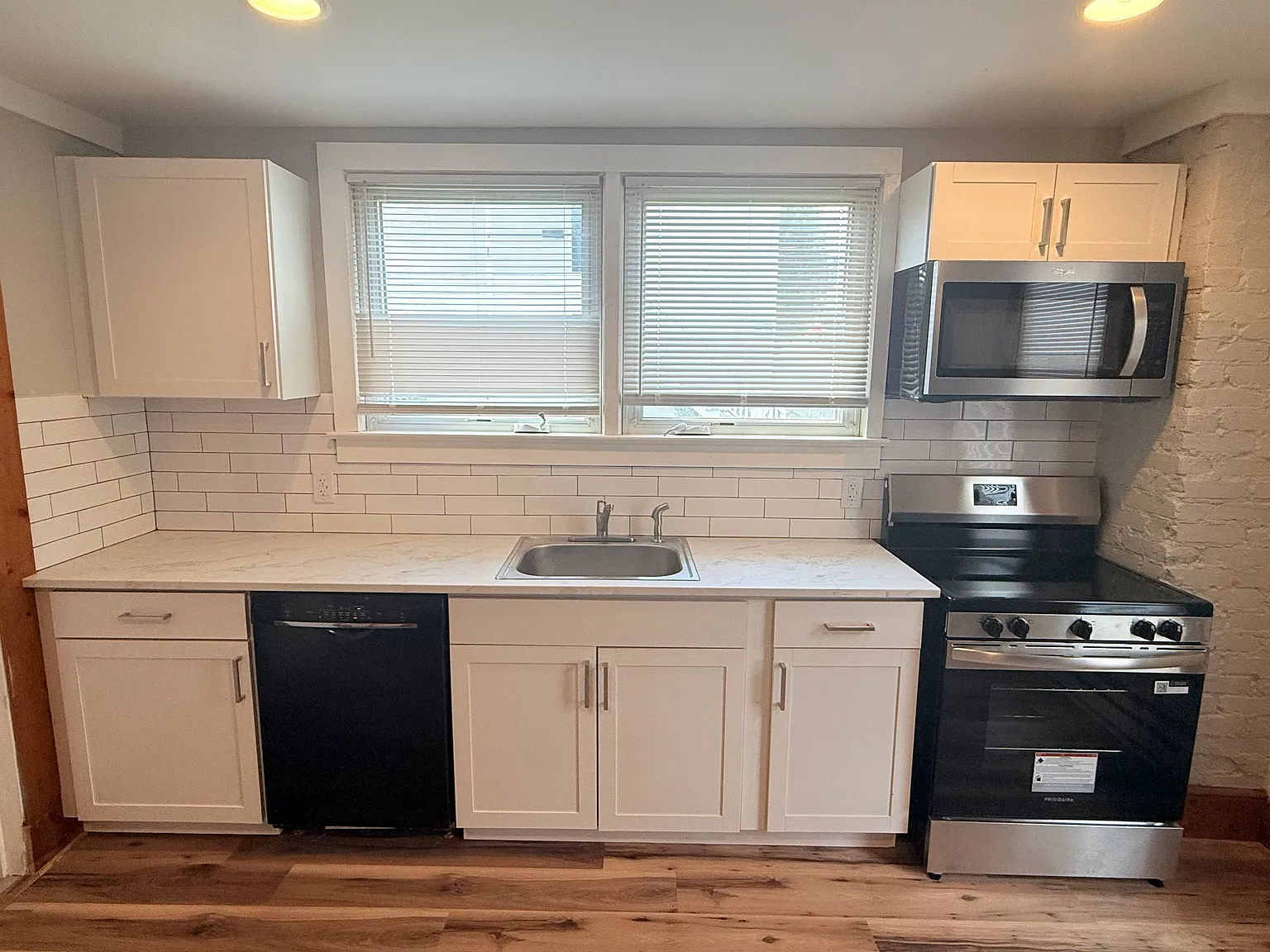 1 bed, 900 sqft, $1,295 — Photo 2