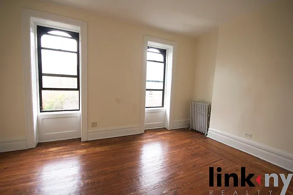 Rented by Link NY Realty | media 23