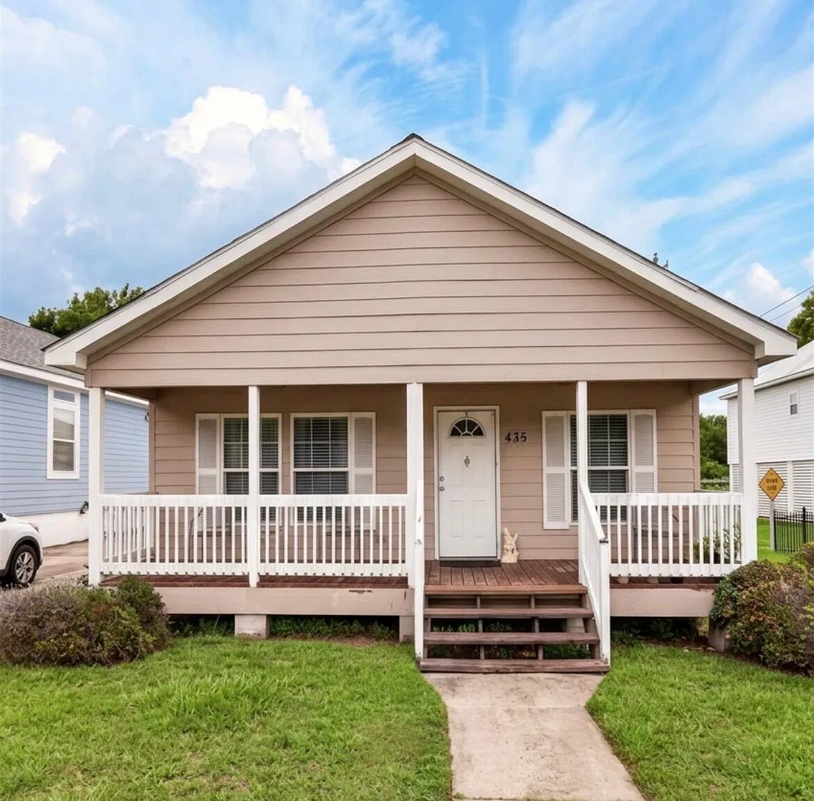 3 bed, 2.0 bath, 1489 sqft, $2,300 — Photo 1