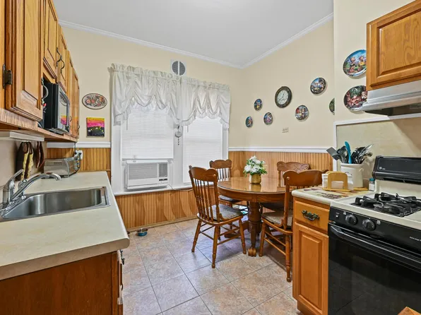 1026 East 2nd Street image 20 of 32