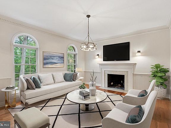 3rd image of 2824 Hill Rd