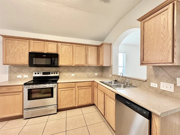 1015 Aiken Dr — Photo 16