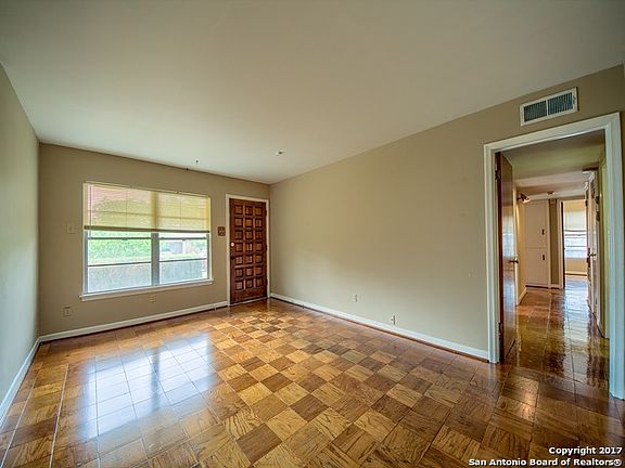 3rd image of 415 Erskine Pl
