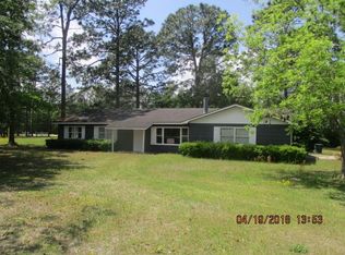 195 Power Line Dr, Jesup, GA 31545