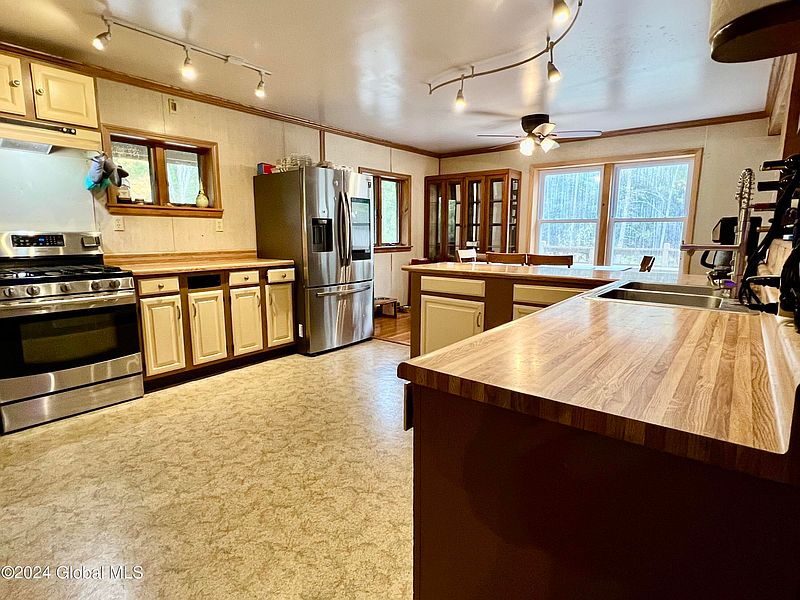 4th image of 68 Grogan Road