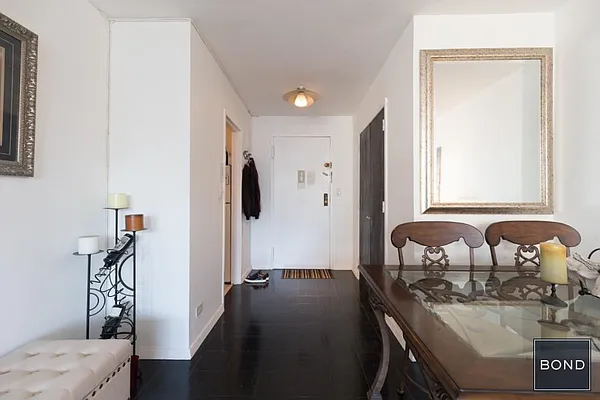 Rented by Bond New York | media 9