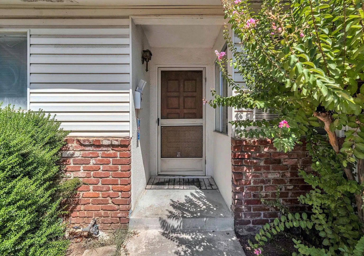 Clovis Home-Convenient location to shopping & entertainment — Photo 4