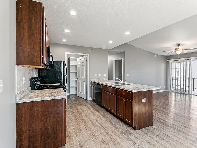 2303 N Broadway St — Photo 27
