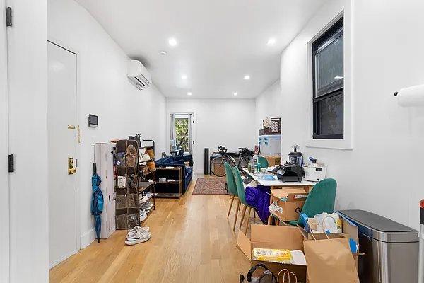 Rented by Safdie Realty Group | media 5