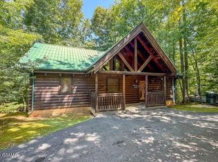 909 Ridgefield Dr, Sevierville, TN 37876