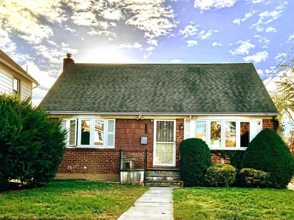 417 Burkhard Avenue, Mineola, NY 11501