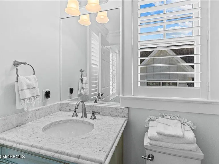 1200 Bay Ave — Photo 37