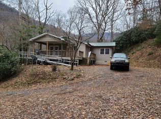 588 Rockdale Rd, Whittier, NC 28789
