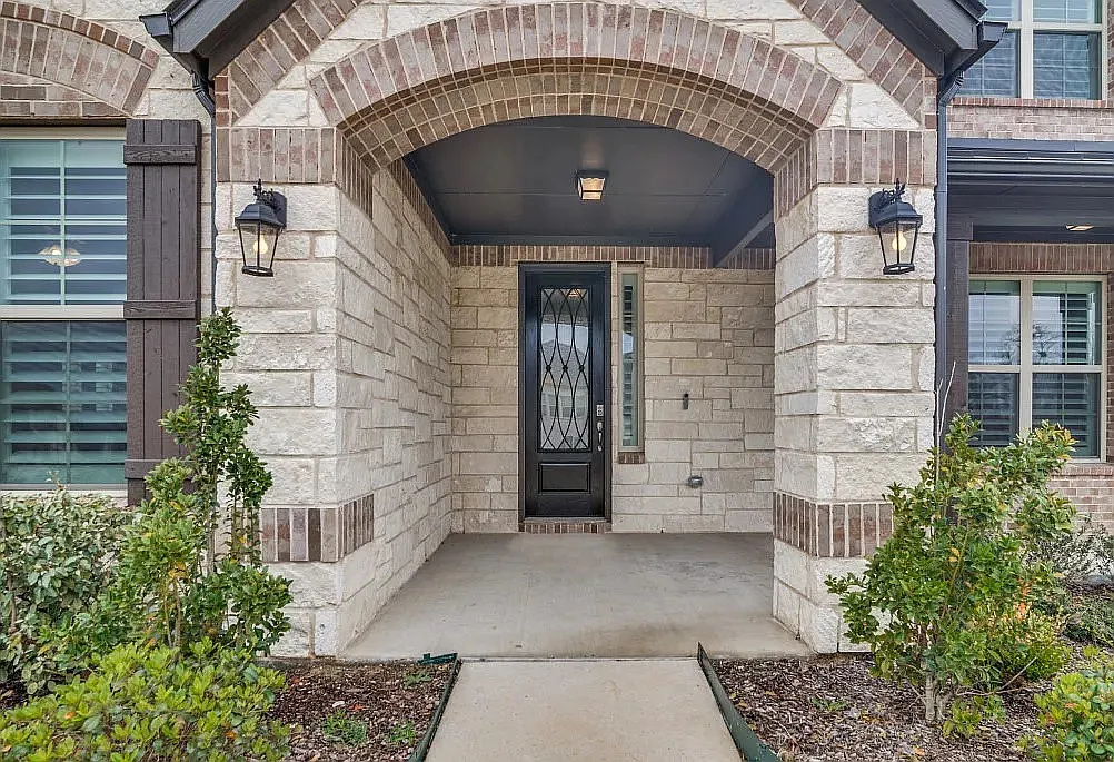 5 bed, 4.5 bath, 4086 sqft, $5,500 — Photo 2