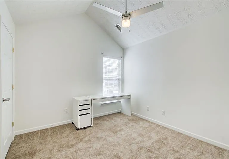 1204 Gates Cir SE — Photo 18