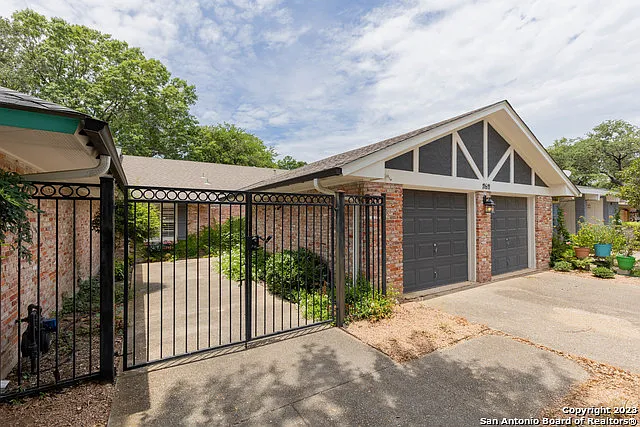 2 bed, 2.0 bath, 1644 sqft, $1,900 — Photo 3