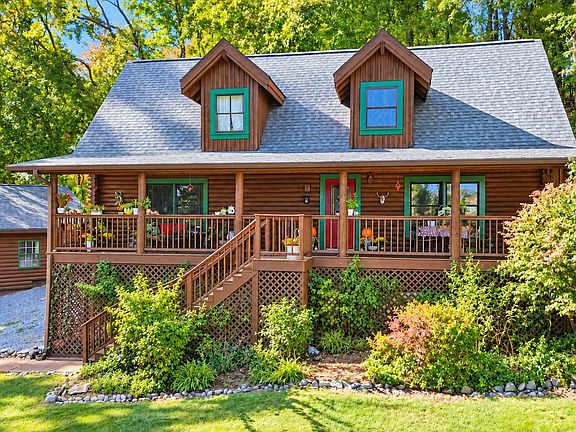 3rd image of 532 Cummings Ln