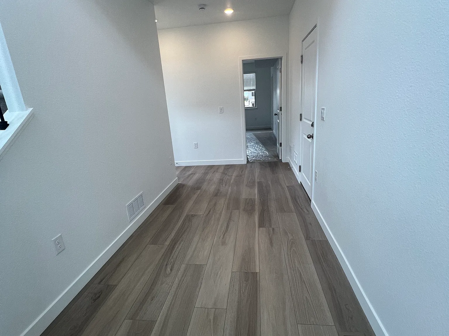 4 bed, 3.5 bath, 2580 sqft, $3,700 — Photo 2