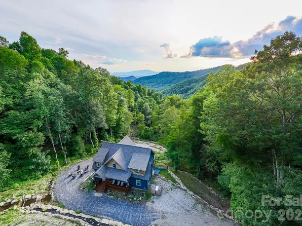 1105 Falls View Dr, Bryson City, NC 28713