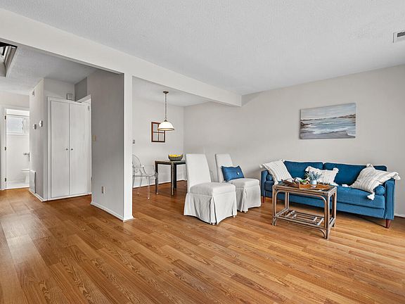 4th image of 220 Elizabeth St APT D5