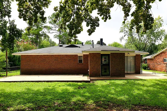 5731 Roxboro Dr — Photo 9