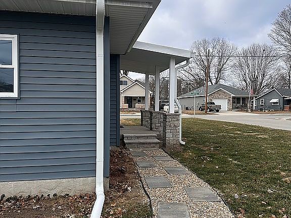 4th image of 409 S Graham St