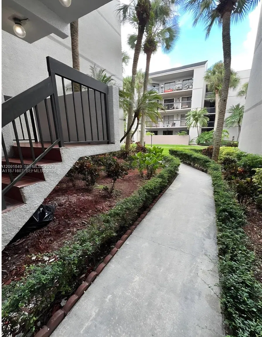 8810 SW 132nd Pl — Photo 2