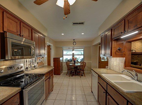 5th image of 131 Crestwood Dr