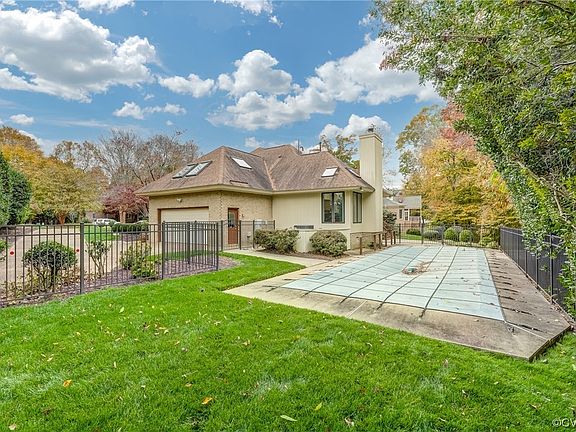 3rd image of 212 Burtcher Ct