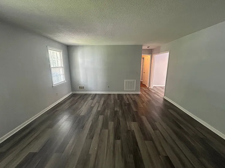 715B Montague Rd — Photo 4
