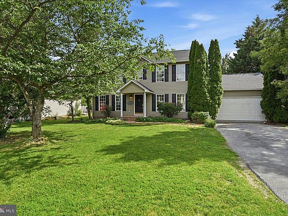2nd image of 102 Romney Pl