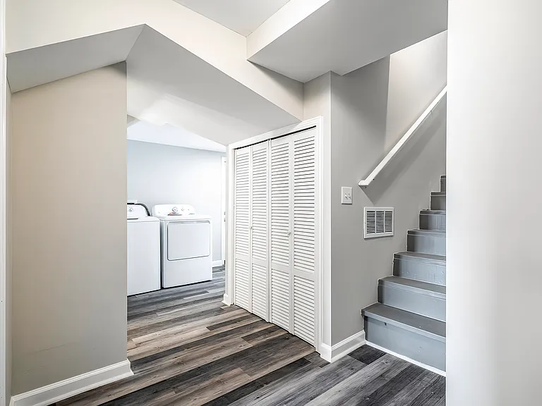 Hedgewood Dr NW — Photo 9