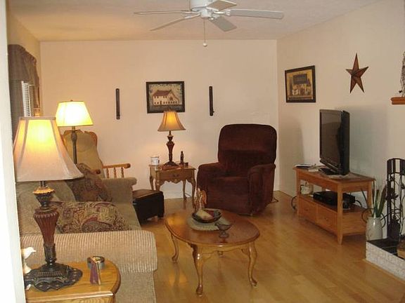 Living Room w/fireplace
