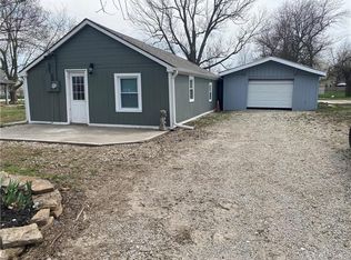 401 8th St, Garden City, MO 64747