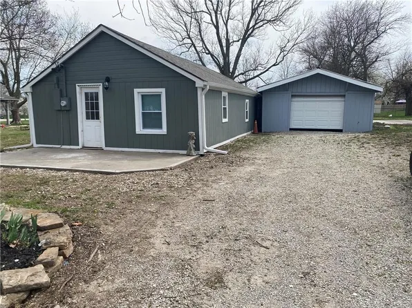 401 8th St, Garden City, MO 64747
