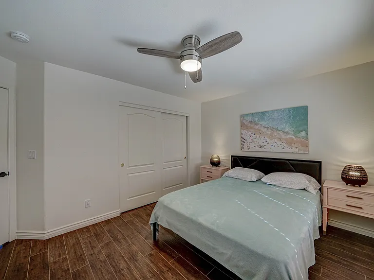 820 E Mountain Sage Dr — Photo 22