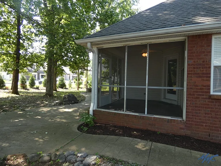 419 Conhocken Ct — Photo 6