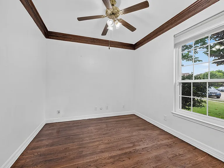 5900 Atlanta Dr — Photo 13