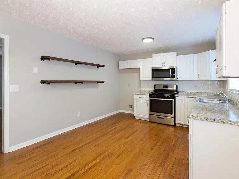 374 McGiboney Rd — Photo 10