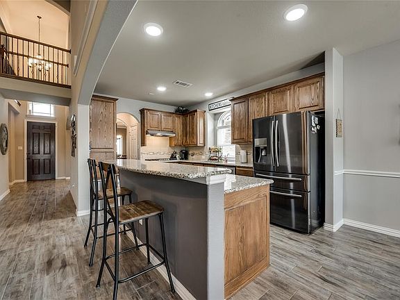 5th image of 9812 Milkweed Ln