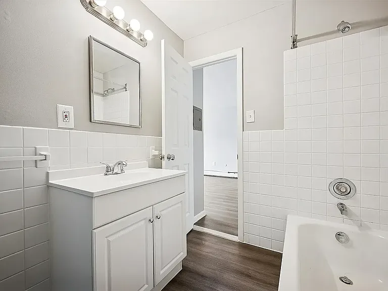 7207 Oxford Ave #D02 — Photo 2