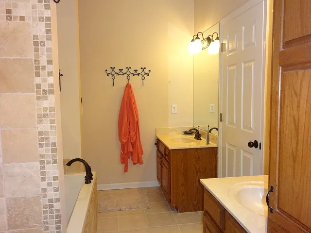 713 Rockford Cir — Photo 15