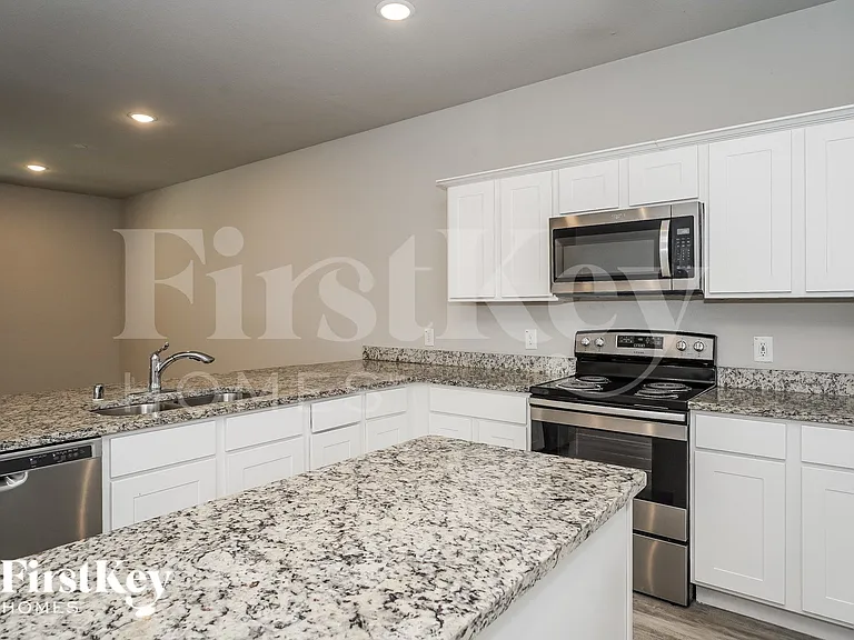 615 Sophia Way — Photo 6